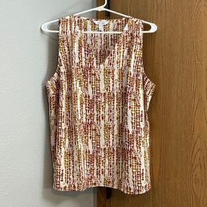 Short sleeve blouse.